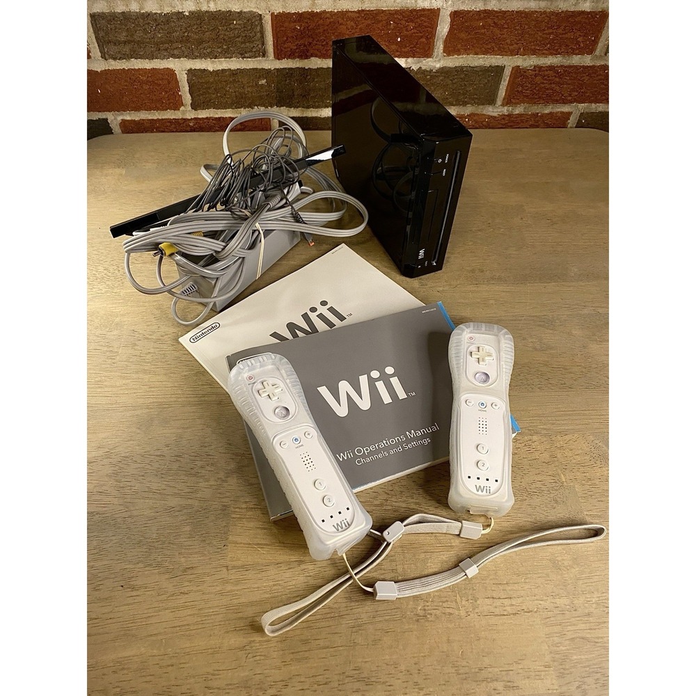 Nintendo Wii Model RVL-101 USA With Remotes Power Supply & Manuals Tested